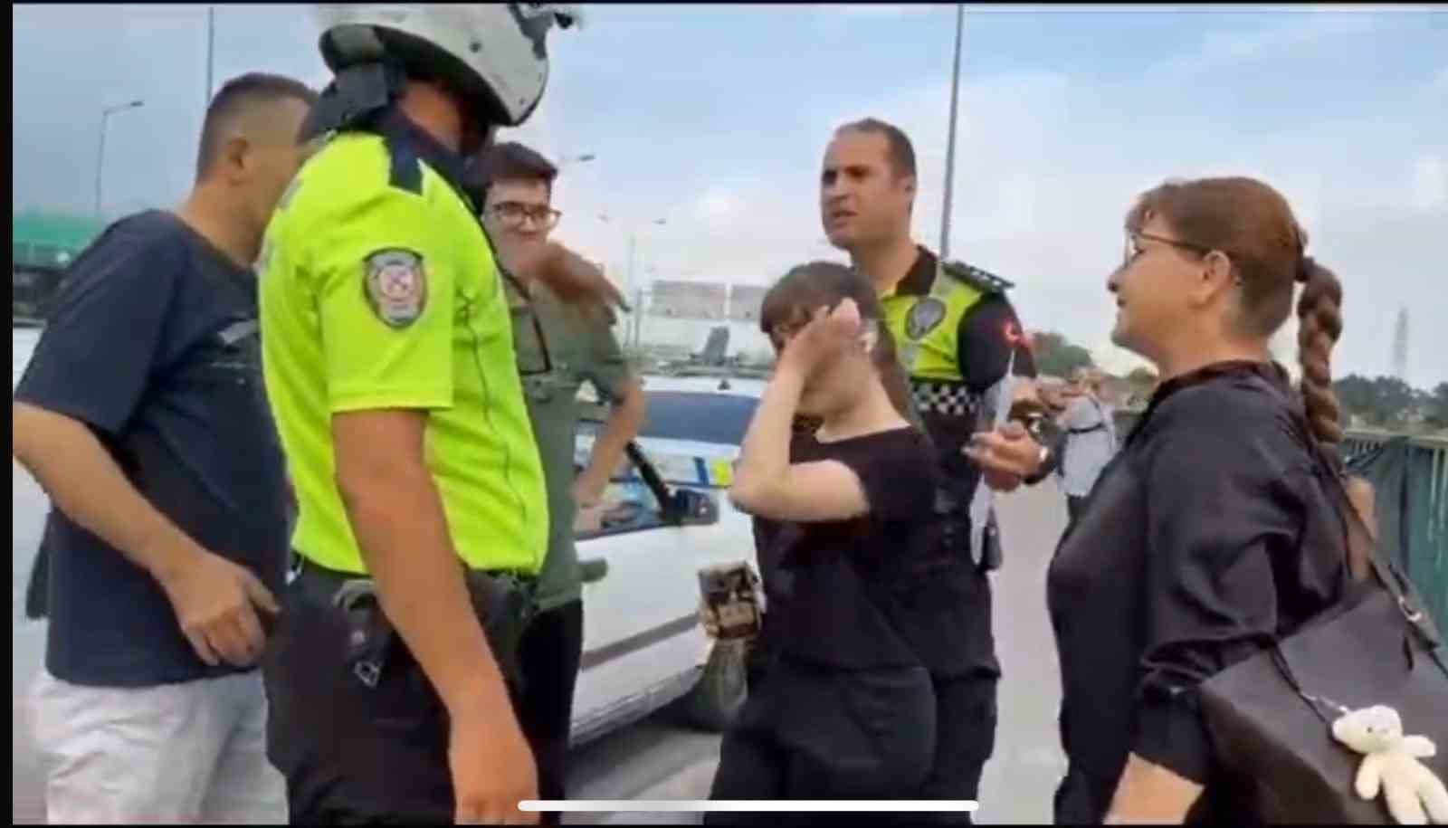 Sınava giderken araçları arızalandı, gözyaşlarına boğuldu