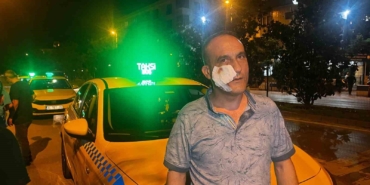 Yol verme kavgası taksi durağına taştı: 2 yaralı