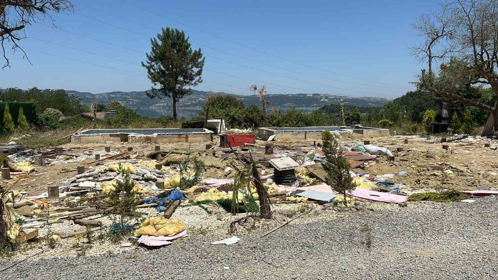 Ülke gündemine oturan gizli kamera skandalının yaşandığı bungalov kaldırıldı