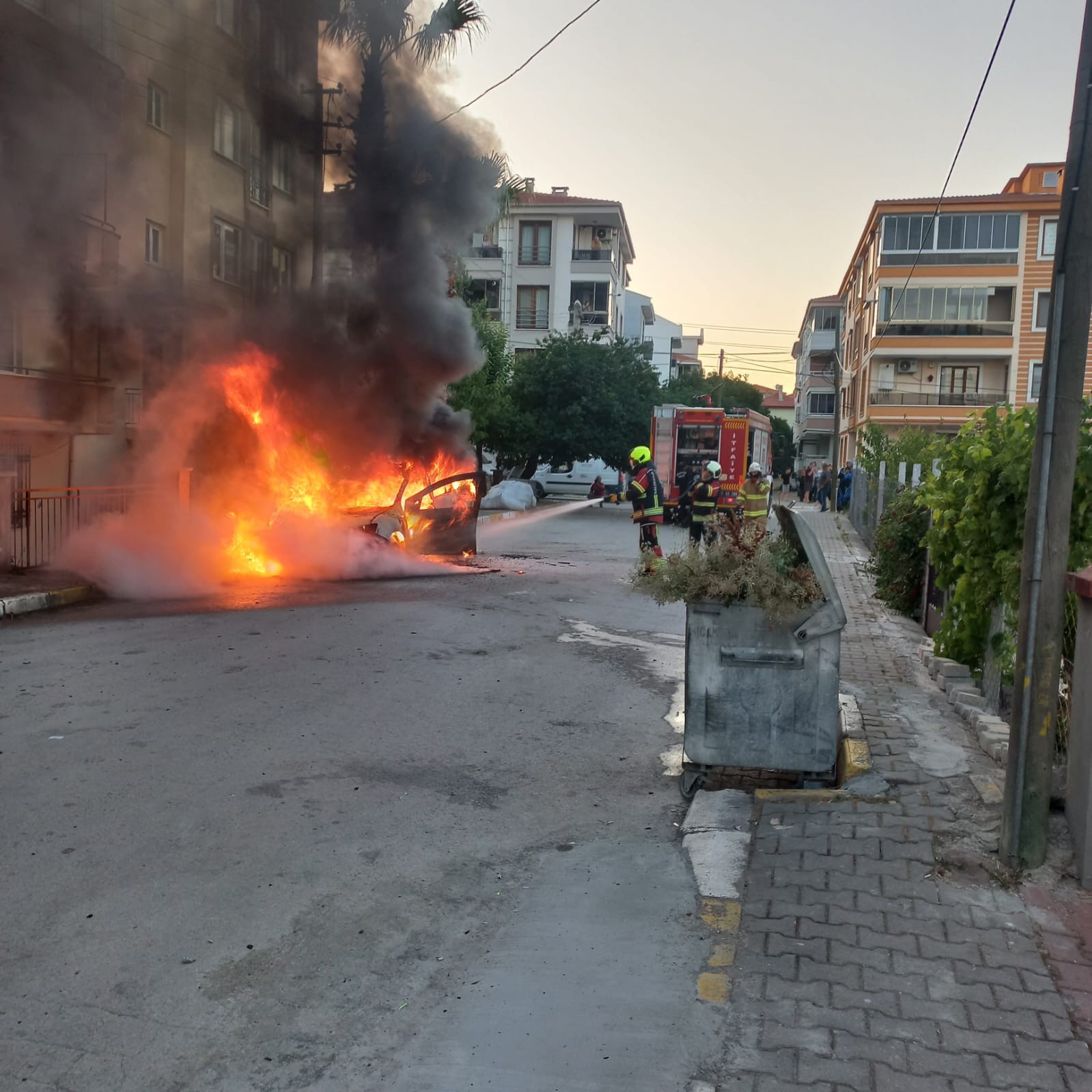 Balıkesir’de seyir halindeki otomobil yandı