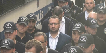 İBB’ye yönelik soruşturmada 5’inci dalgada gözaltına alınan şüpheliler sağlık kontrolüne getirildi