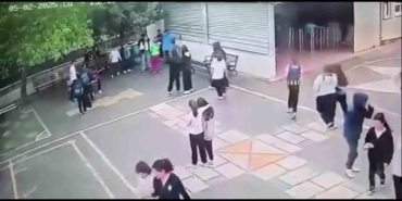 Ataşehir’de camına taş atılmasına sinirlenen kadın, okulun bahçesindeki çocuğa saldırdı