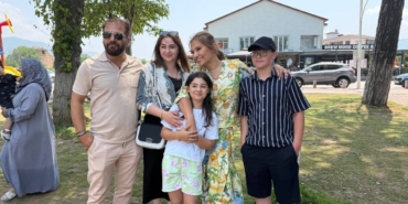 Demet Akalın’dan minik hayranına jest