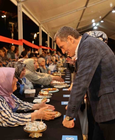Zeytinburnu Belediyesi’nin düzenlediği 26’ncı Merkezefendi Geleneksel Tıp Festivali renkli görüntülere sahne oldu