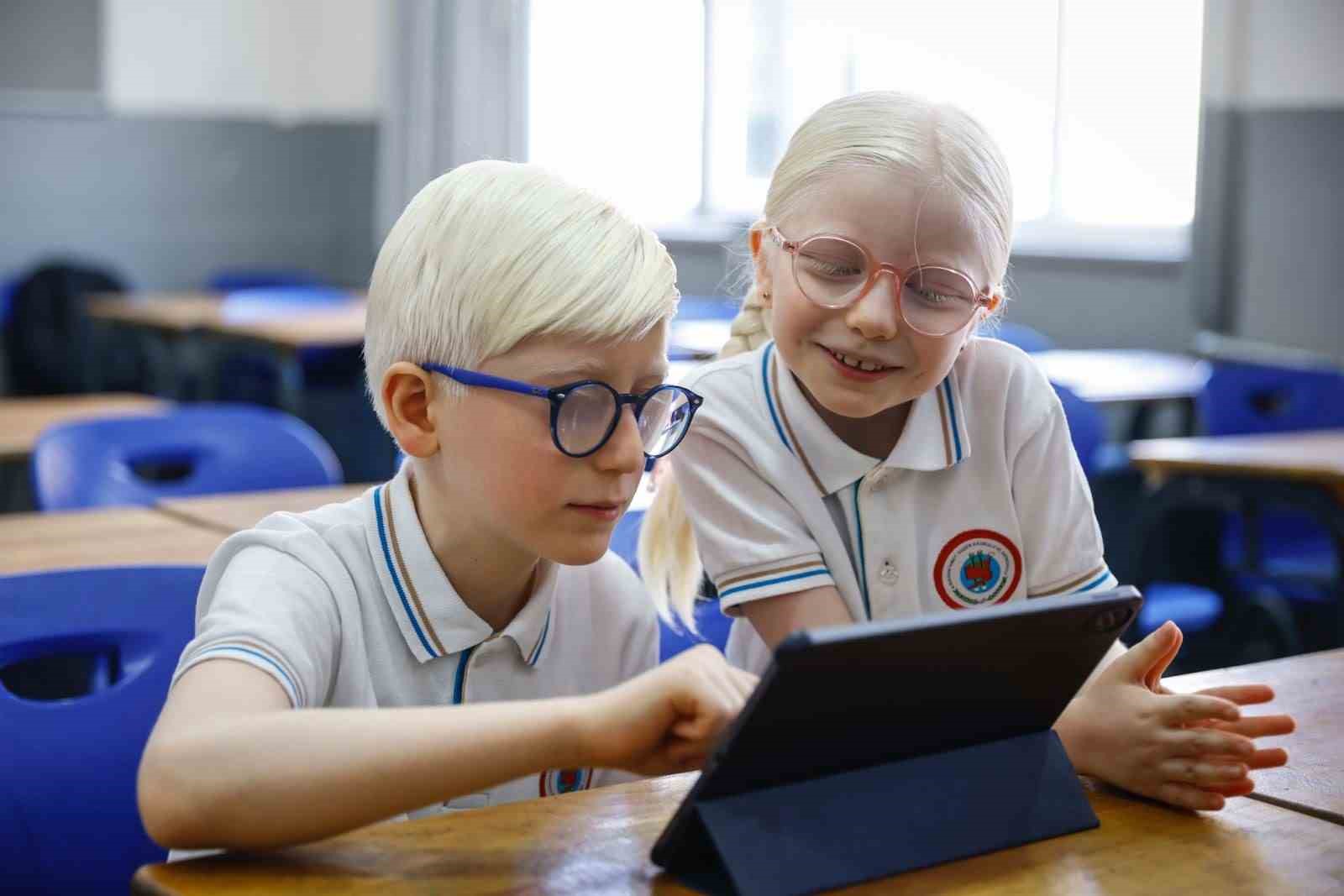 Türk Telekom’un ‘TahtApp’ uygulaması ile az gören çocuklar sınıflarda engelleri aşıyor