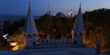 Topkapı Sarayı gece ziyaretçilerini ağırlamaya başladı