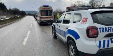 Kontrolden çıkan otomobil karşı şeride geçti, yaşanan trafik kazasında 2 kişi yaralandı