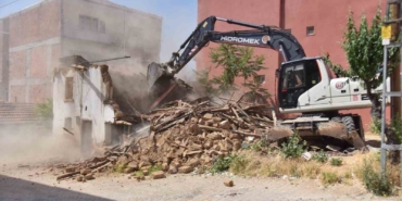 Bilecik’te metruk binalar yıkılıyor