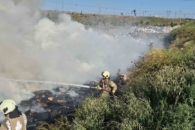 Sultangazi’de katı atık toplama alanında yangın çıktı