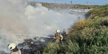 Sultangazi’de katı atık toplama alanında yangın çıktı