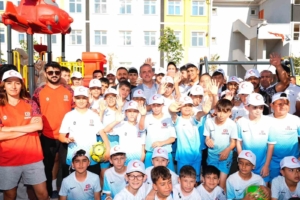 Sancaktepe’de Sırrı Süreyya Önder Spor Parkı, Nazım Hikmet Parkı ve Şiir Sokak Parkı için toplu açılış töreni düzenlendi