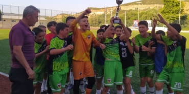 Bilecik U13 Gençler Ligi şampiyonu Vitraspor oldu