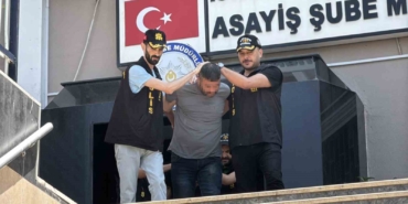 Sultangazi’de kahvehanede silahını gösterdi, kalbinden vuruldu: 2 şüpheli yakalandı