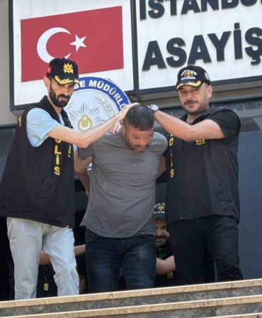 Sultangazi’de kahvehanede silahını gösterdi, kalbinden vuruldu: 2 şüpheli yakalandı