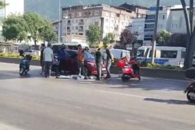 Üst geçit ihlali kazaya mâl oldu... Otomobilin çarptığı kadın ağır yaralandı