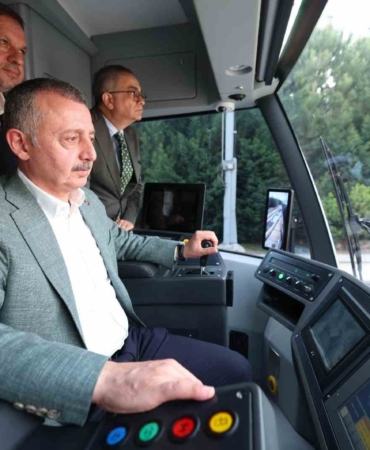 Alikahya Tramvay Hattı’nda ilk sürüş Başkan Büyükakın’dan