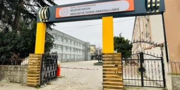 Gidemedikleri okullarında mezuniyet coşkusu yaşadılar
