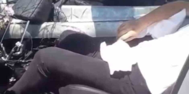 Otomobil bariyere saplandı, sürücü sağ kurtuldu