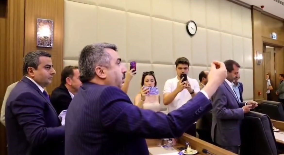 Bursa Büyükşehir Meclisi’nde gerginlik