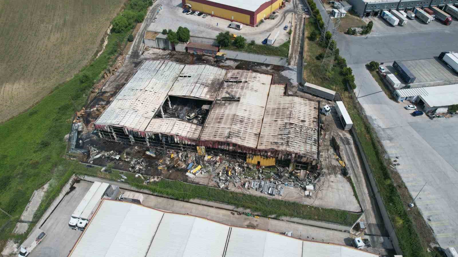 Hadımköy’deki yangının ardından hasarın boyutu gün ağarınca ortaya çıktı