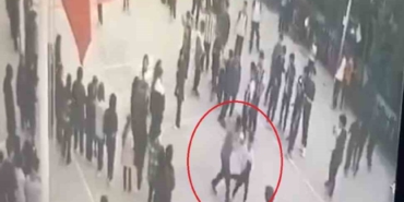Öğretmenden öğrenciye su sıçrattın dayağı kamerada
