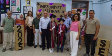 Özel öğrencilerin mezuniyet sevinçlerine ortak oldular
