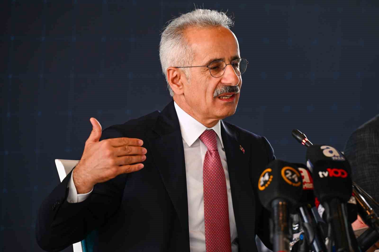 Bakan Uraloğlu: "Ulaştırma ve haberleşme altyapısına 293,5 milyar dolarlık yatırım yapıldı"