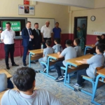 Kaymakam Odabaş öğrencilerin karne sevincine ortak oldu