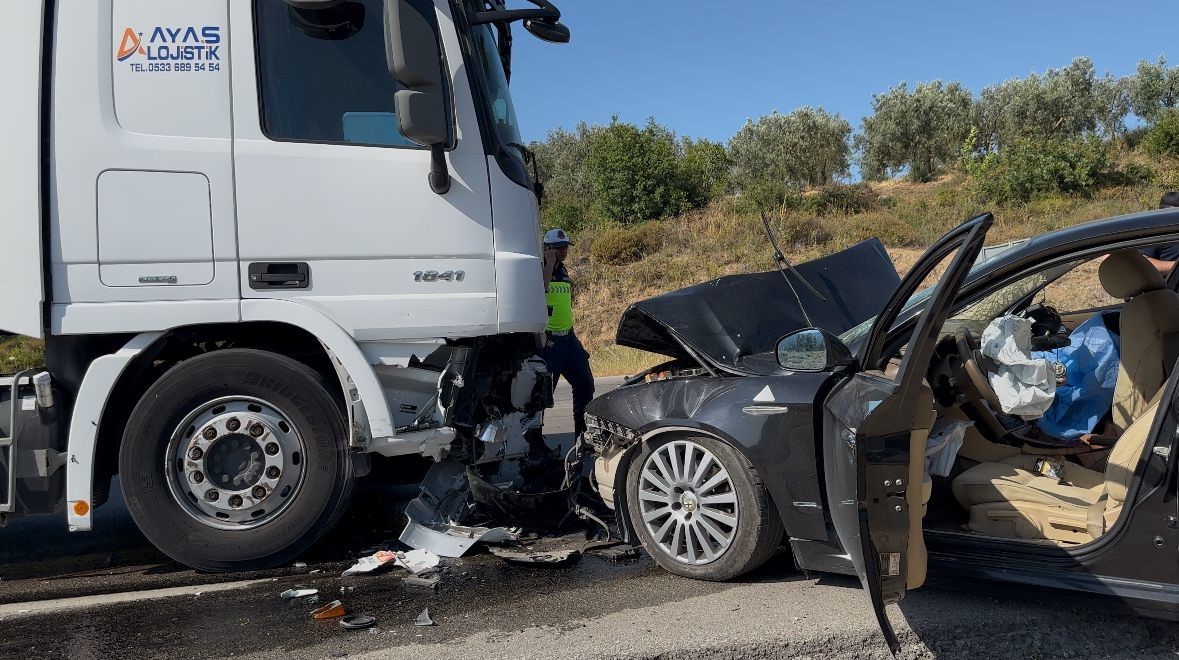 Bursa’da otomobil ile tır çarpıştı: 1 ölü, 2 ağır yaralı