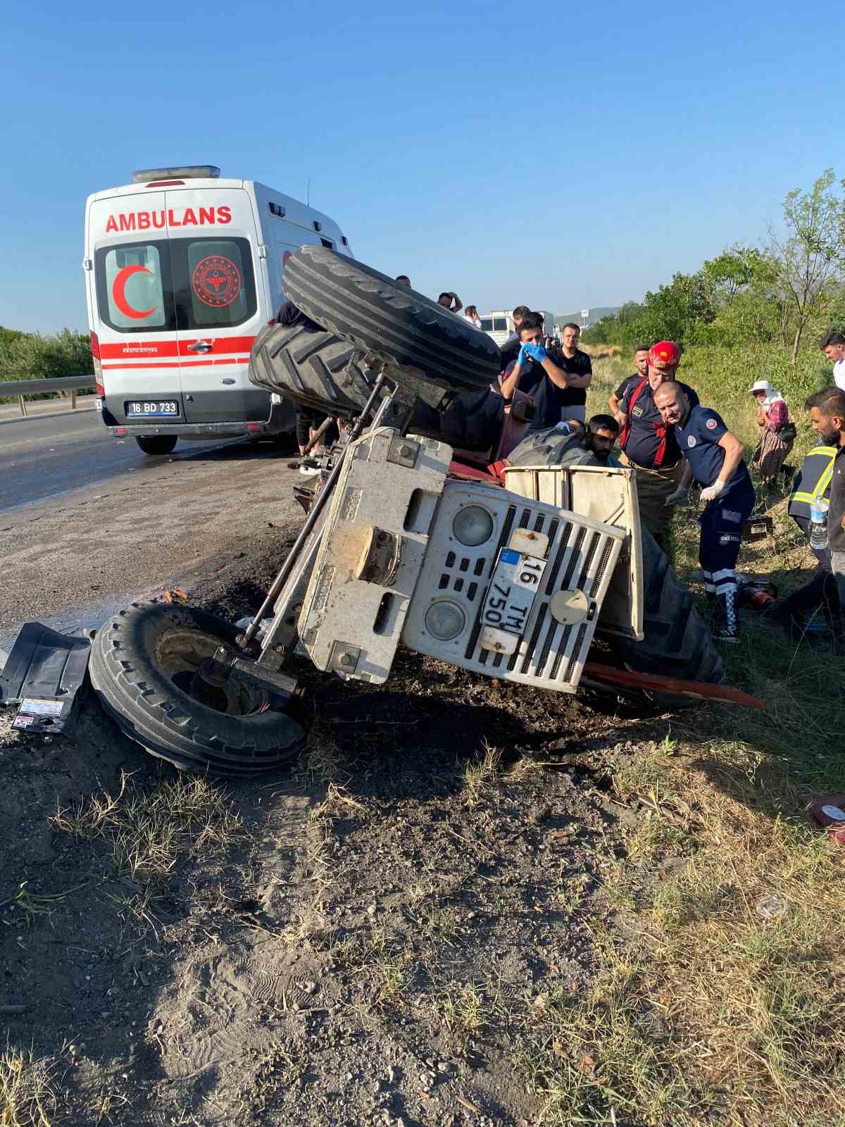 Karacabey’de traktör ile çekici çarpıştı: 1 yaralı