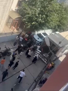 Esenyurt’ta şüphe üzerine polisin durdurduğu şahıs ve ailesi ortalığı karıştırdı: O anlar kamerada