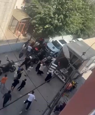 Esenyurt’ta şüphe üzerine polisin durdurduğu şahıs ve ailesi ortalığı karıştırdı: O anlar kamerada
