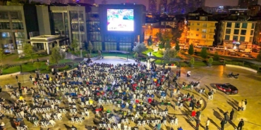 Ümraniye Belediye Meydanı yeni buluşma noktası haline geldi