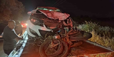 Otomobil ile çarpışan motosikletteki 2 kişi hayatını kaybetti