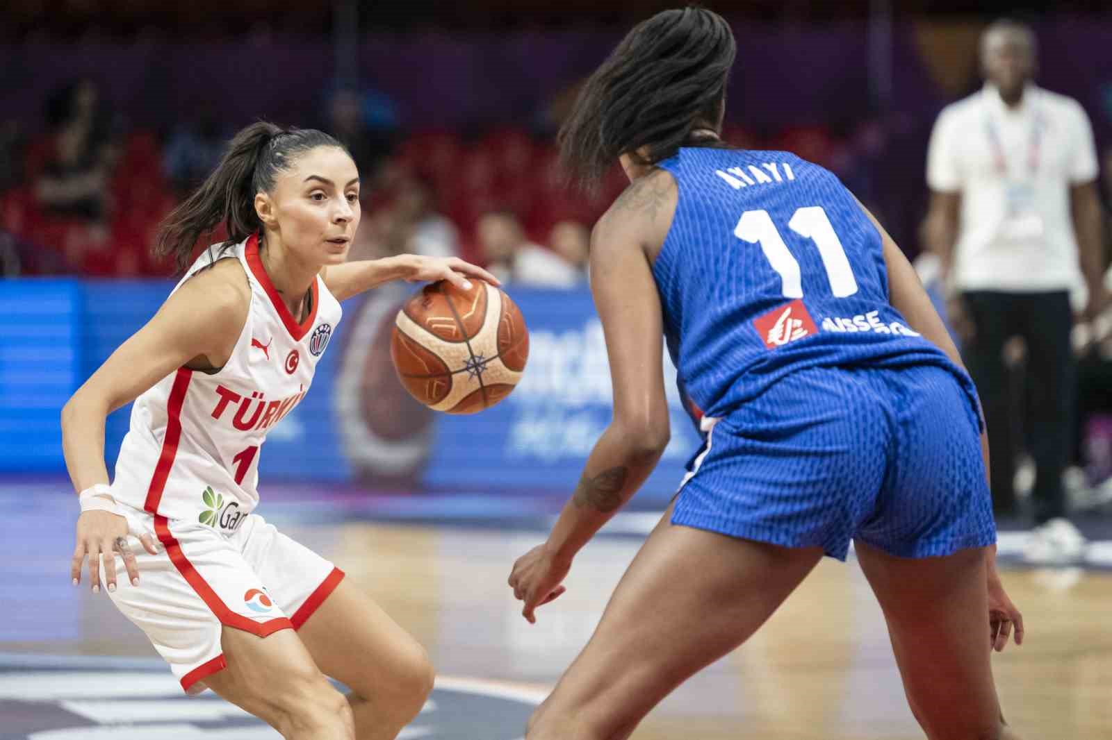 A Milli Kadın Basketbol Takımı, Avrupa Şampiyonası’na mağlubiyetle başladı