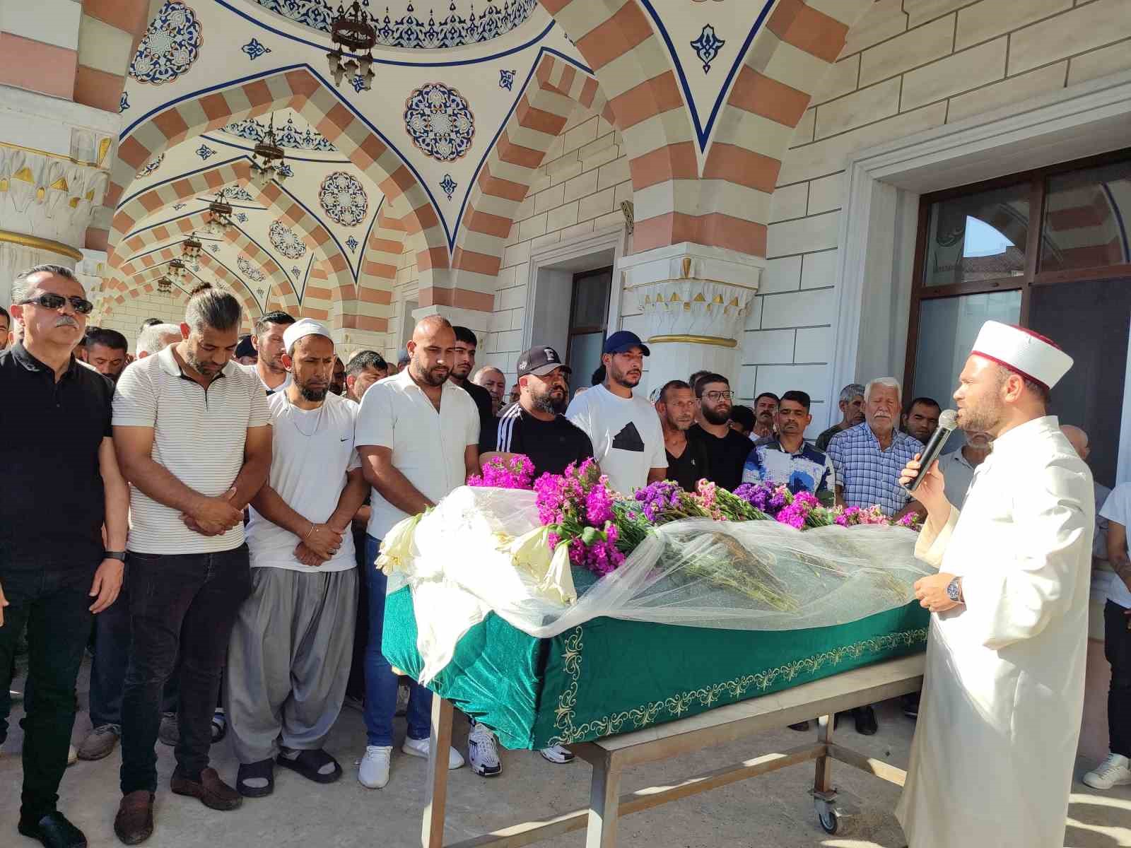 Eski nişanlısı tarafından öldürülen hamile kadının cenaze defnedildi