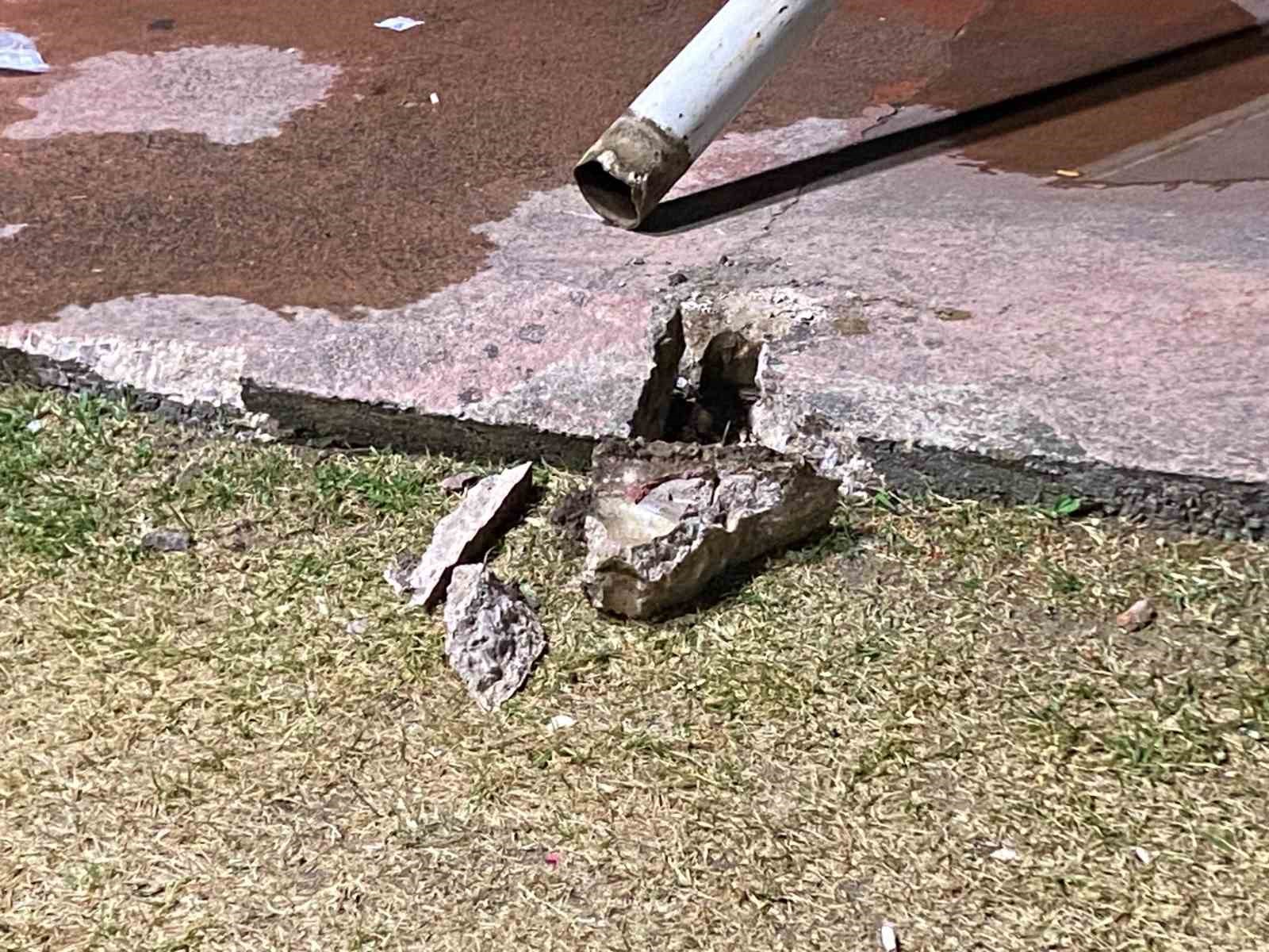 Parkta korku dolu anlar: Pota devrildi, 17 yaşındaki genç yaralandı