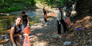 Çevre bilinci için doğa yürüyüşü düzenlediler