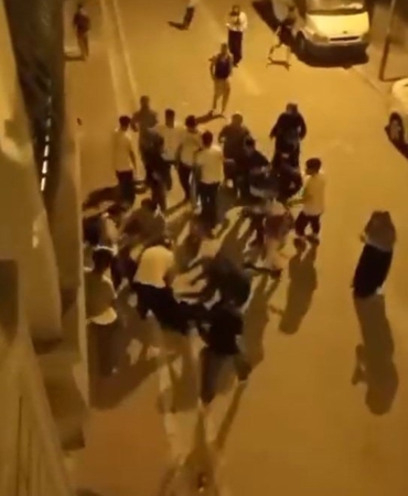 Esenyurt’ta iki aile arasında laf atma tartışması kavgaya dönüştü: O anlar cep telefonu kamerasında