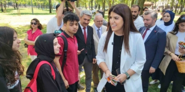 AK Parti İstanbul Milletvekili Derya Ayaydın bayram arefesinde vatandaşlarla bir araya geldi