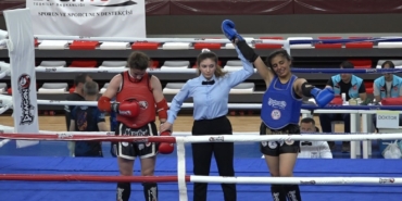 Türkiye Muaythai Şampiyonası’nda yarı final heyecanı yaşanıyor