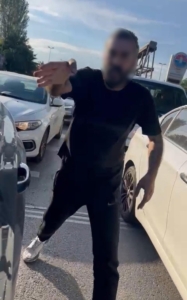 Maltepe’de trafikte dehşet: Kadın sürücü, 2 çocuğunun yanında saldırıya uğradı