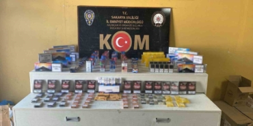 Polisten nokta operasyon: Yüzbinlerce makaron, sigara ve cinsel içerikli ürün ele geçirildi