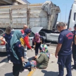 Bandırma’da otomobil ile çekici böyle çarpıştı: 2 yaralı