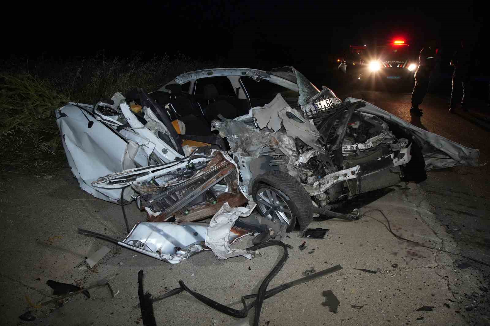 Edirne’de kaza: Tıra çarptıktan sonra hurdaya dönen otomobilin sürücüsü ağır yaralandı