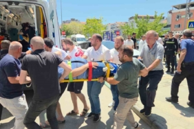 Fren yerine gaza basınca kaldırımdaki yayalara çarptı