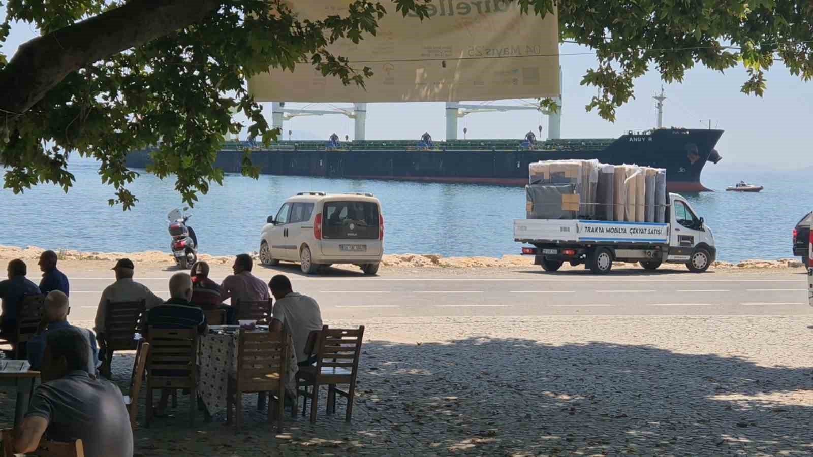 Karaya oturan gemiyi kurtarma çalışmaları sürüyor