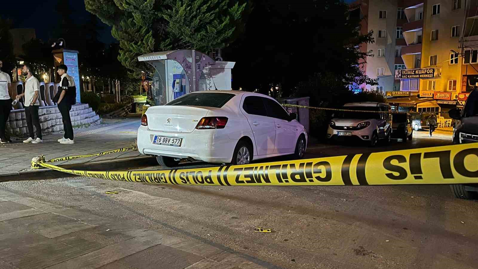 Bursa’da park halindeki araç kurşunlandı