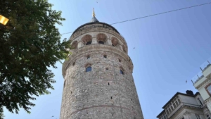 Galata Kulesi’nden düşen 22 yaşındaki genç hayatını kaybetti