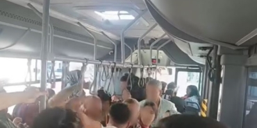 Taciz iddiası otobüsü karıştırdı, tekme tokat kavga ettiler